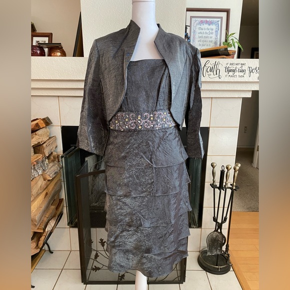 R&M Richards Elegant silver metallic w/stones 2piece dress crop jacket, Size 12 - Picture 3 of 9